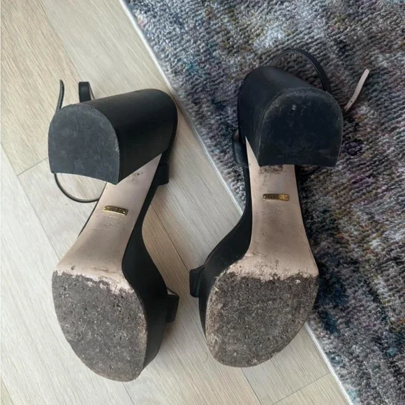 Gucci Black and Gold Heeled Sandals - Picture 5 of 5